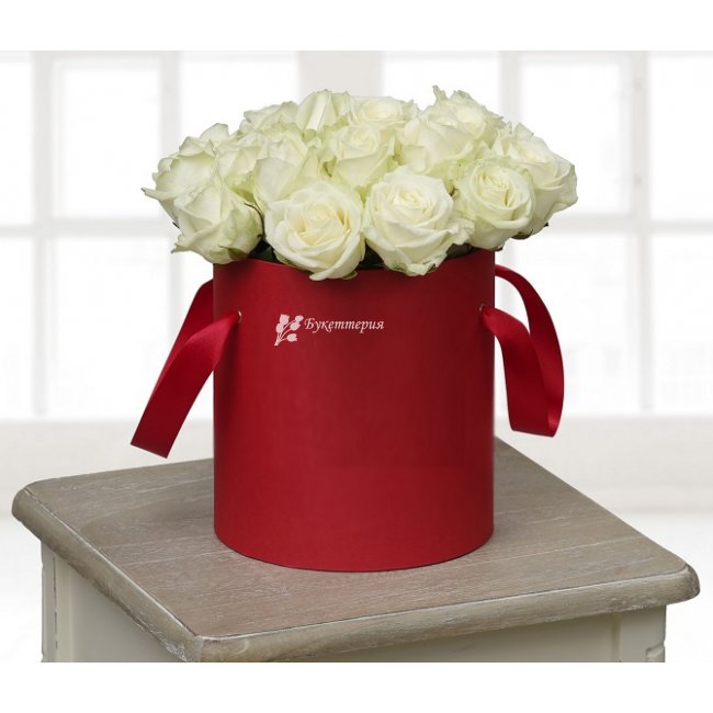 25 белых роз в коробке - магазин цветов «Букеттерия» в Сочи