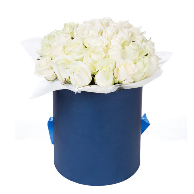 35 белых роз в коробке - магазин цветов «Букеттерия» в Сочи