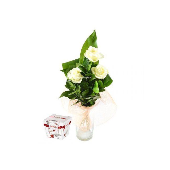Букет белых роз + Рафаэлло - магазин цветов «Букеттерия» в Сочи