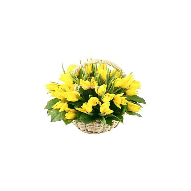 Корзина с желтыми тюльпанами - магазин цветов «Букеттерия» в Сочи